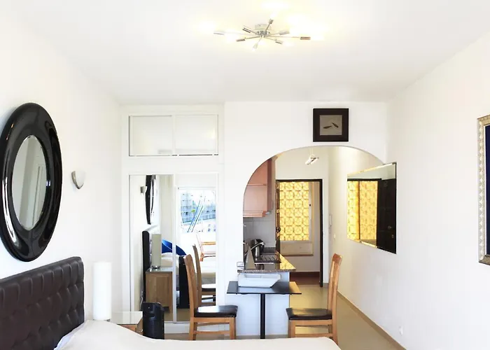 Main Avenue With Marina View Balcony * 拉哥斯