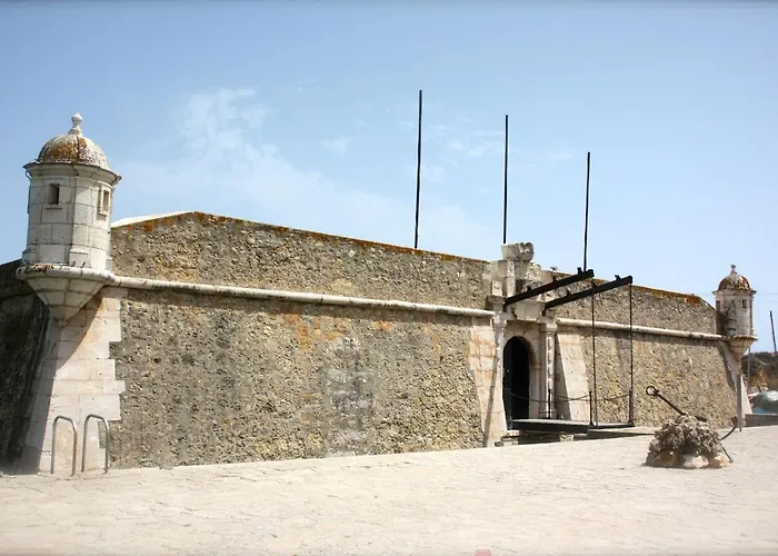 Main Avenue With Marina View Balcony