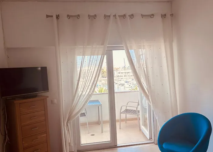 Main Avenue With Marina View Balcony