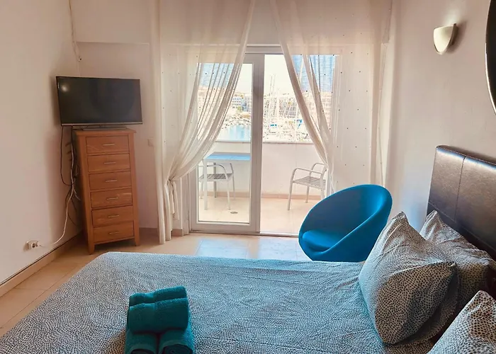 Main Avenue With Marina View Balcony