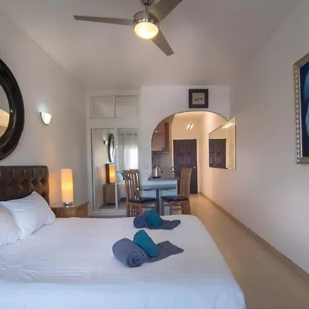 Main Avenue With Marina View Balcony