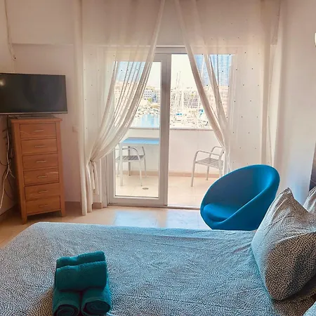 Main Avenue With Marina View Balcony